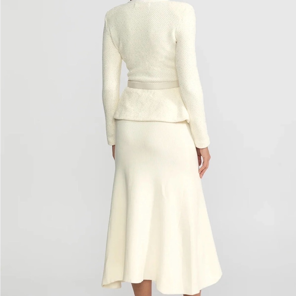 SIERRA DARIEN Elegant Cream Knit Midi Dress with Belted Waist - Picture 2 of 3